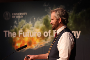 Dr. Simon Clark speaking at the Future of Energy is Green and Digital conference in Oslo, Norway in January 2025.